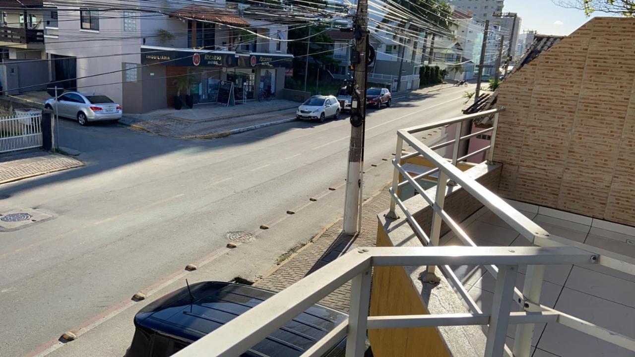 Apto Lateral Mar 贝卢港 外观 照片